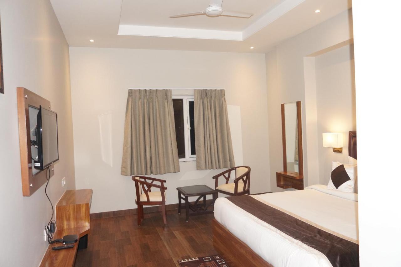 Neel Clarks Inn Express Agra  Exterior foto