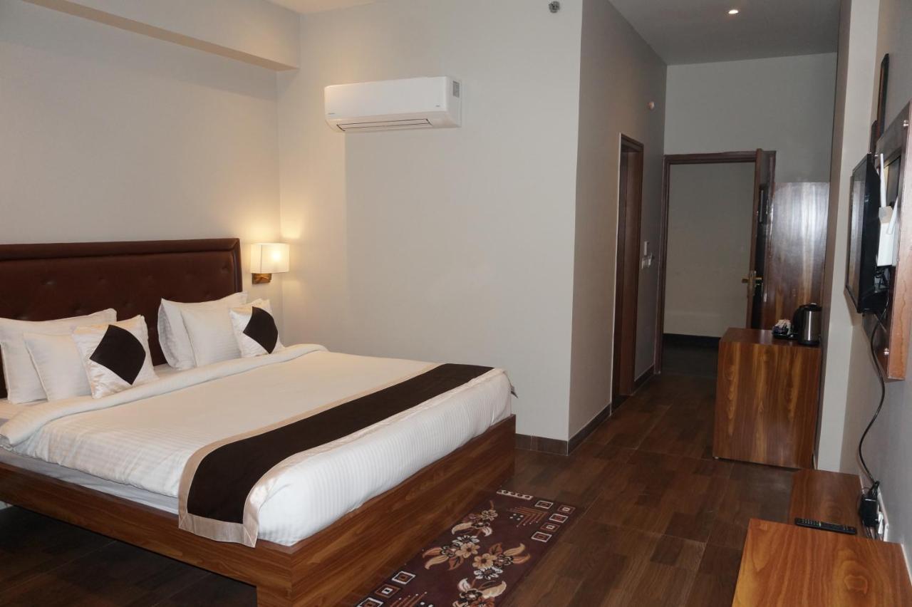 Neel Clarks Inn Express Agra  Exterior foto